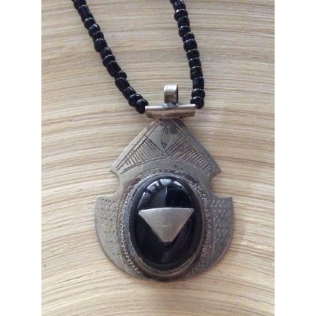 Collier touareg avec agate noire Collier touareg avec agate noire