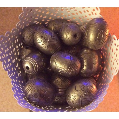 Perle ovale en métal gravé