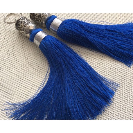 Pompon en Soie Bleue électrique et perle en mètal Pompon en Soie Bleue électrique et perle en mètal