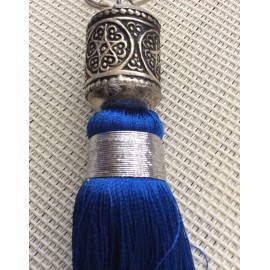 Pompon en Soie Bleue électrique et perle en mètal