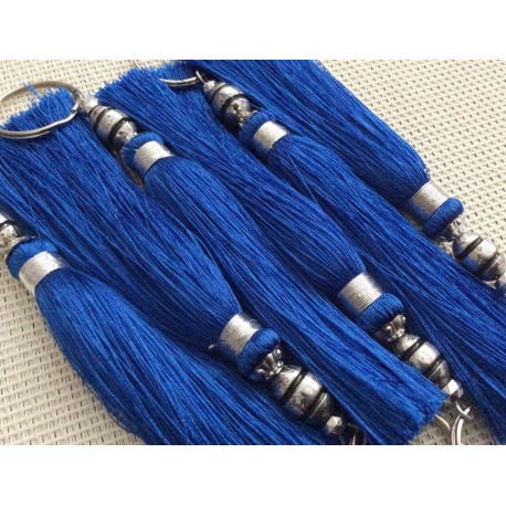 Breloque pompon bleu électrique