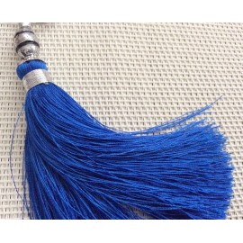 Breloque pompon bleu électrique